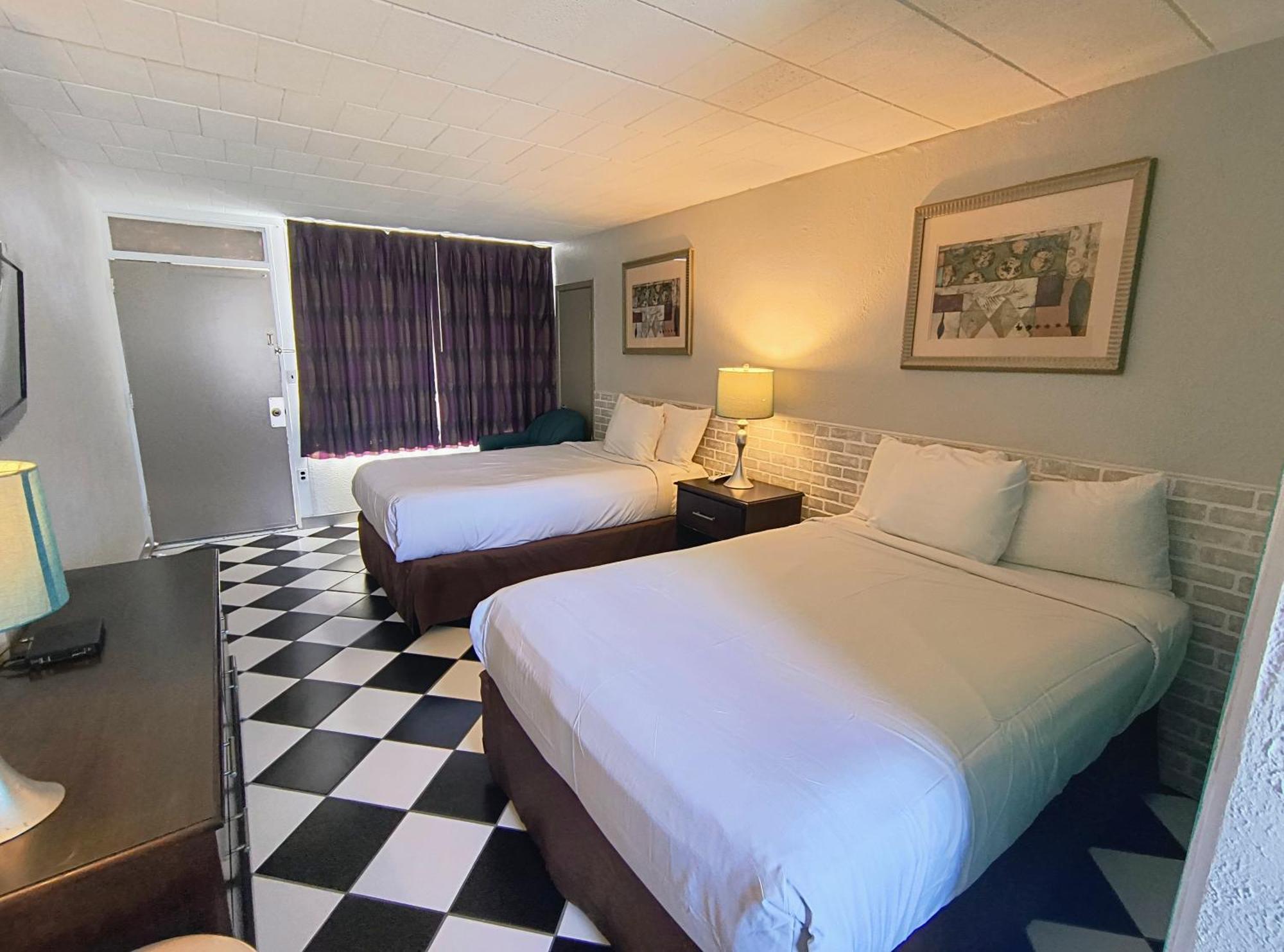 Monaco - & Boardwalk Motel *